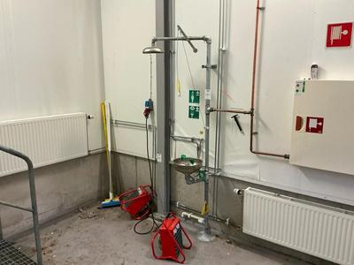 Overview picture of Body emergency shower